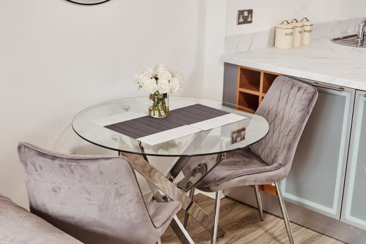 Deluxe River Canal View & Free Secure Parking! Leeds (West Yorkshire) Exterior foto