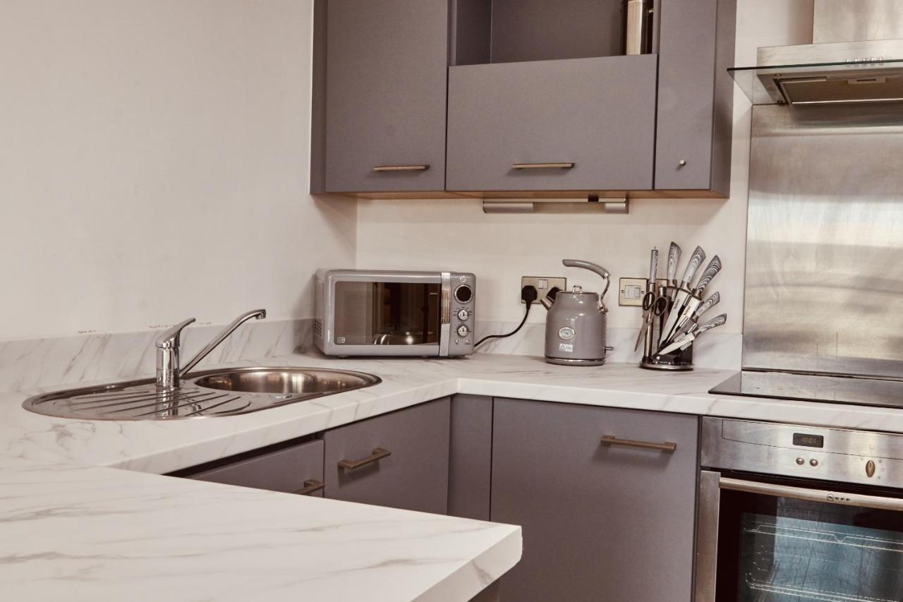 Deluxe River Canal View & Free Secure Parking! Leeds (West Yorkshire) Exterior foto